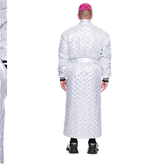 Metallic Silver Puff Robe - Picture 4 of 12